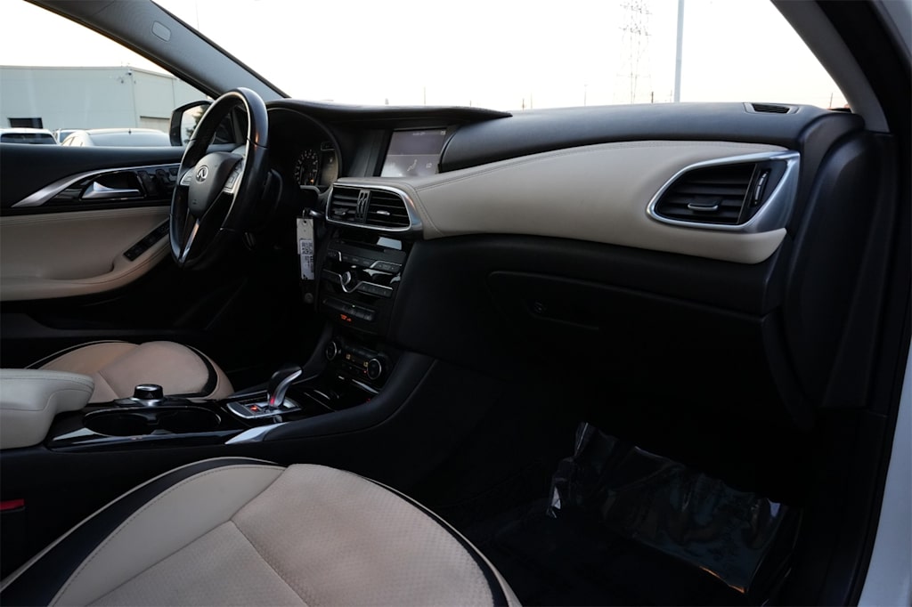 Thumbnail: 2019 INFINITI QX30 - 28