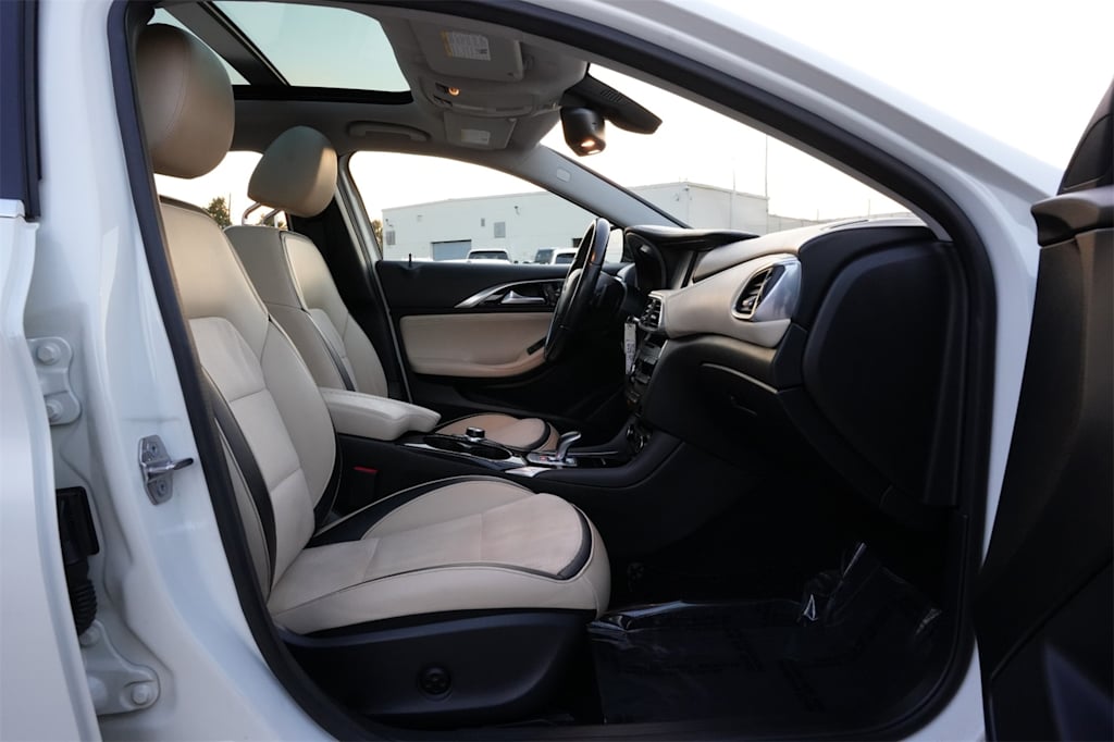 Thumbnail: 2019 INFINITI QX30 - 12