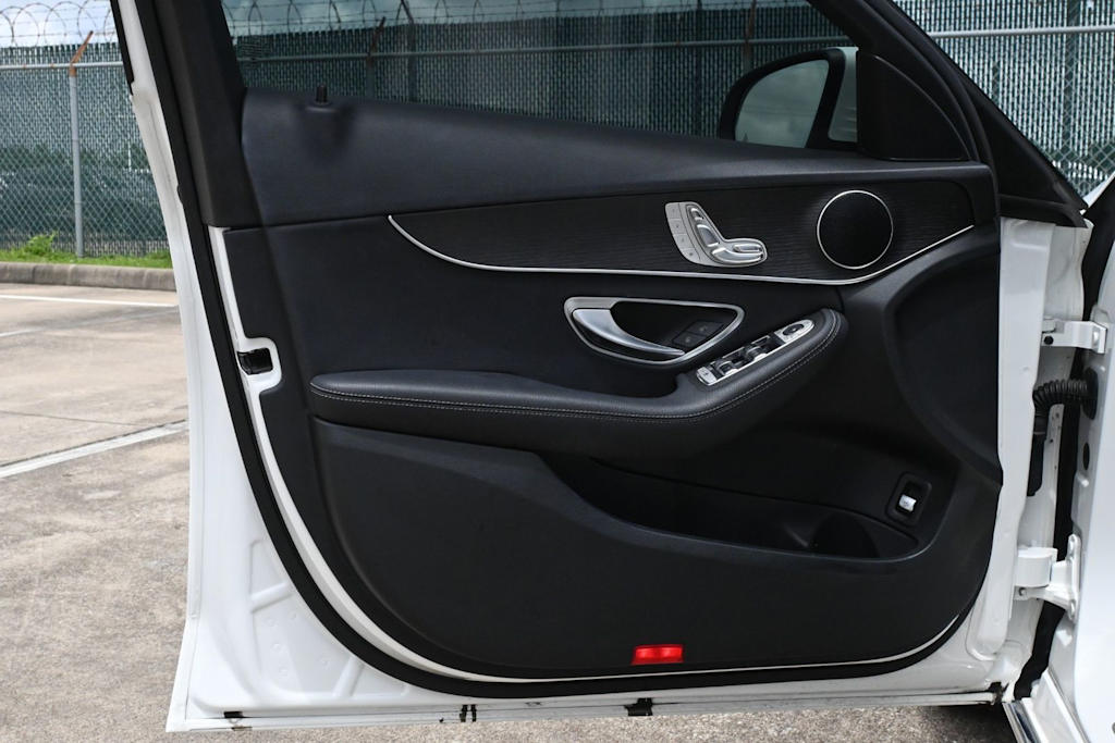 Thumbnail: 2020 Mercedes-Benz C-Class - 25