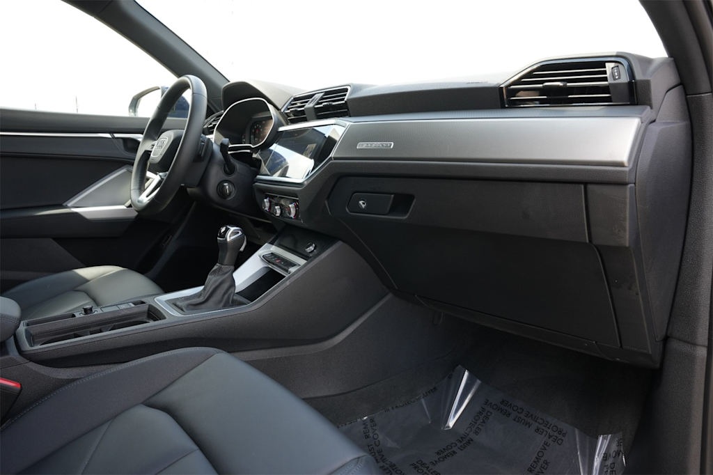 Thumbnail: 2025 Audi Q3 - 15