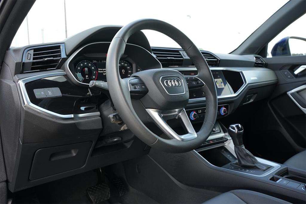 Thumbnail: 2025 Audi Q3 - 14