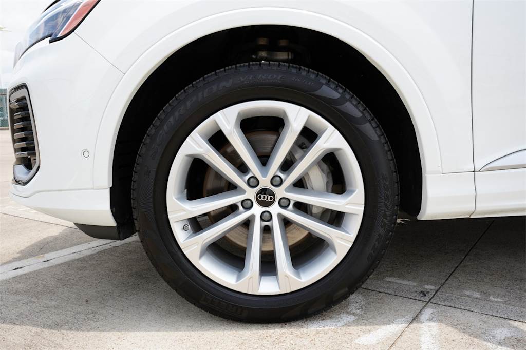 Thumbnail: 2025 Audi Q7 - 8