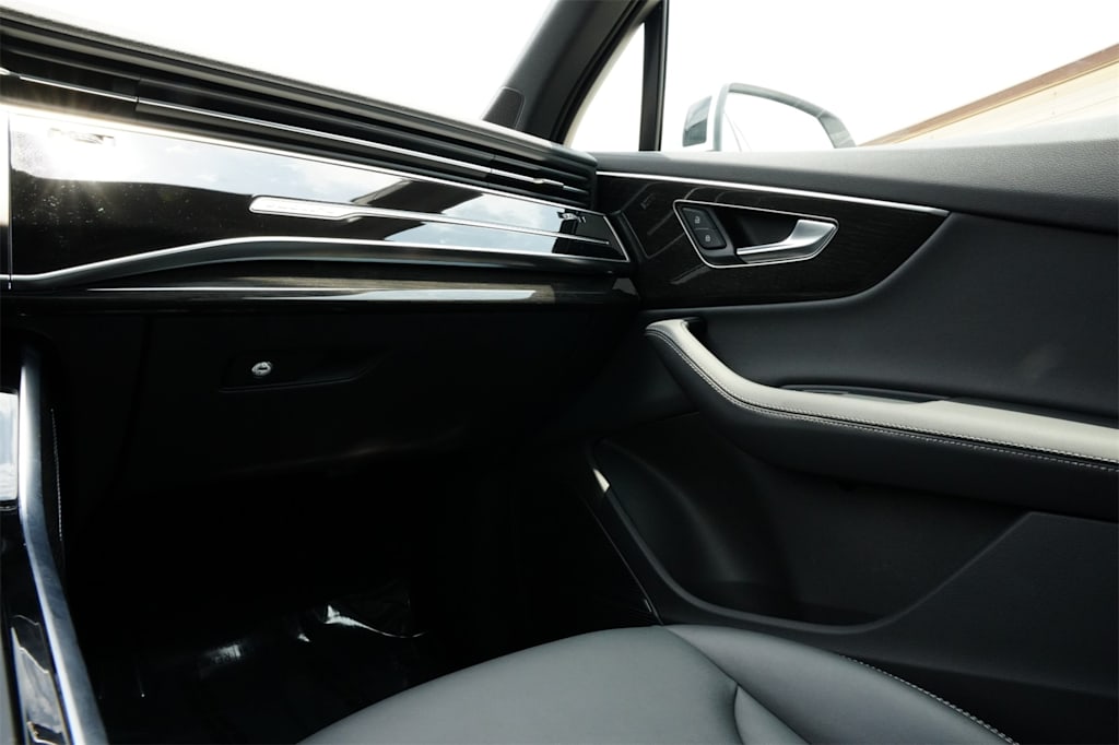 Thumbnail: 2025 Audi Q7 - 23