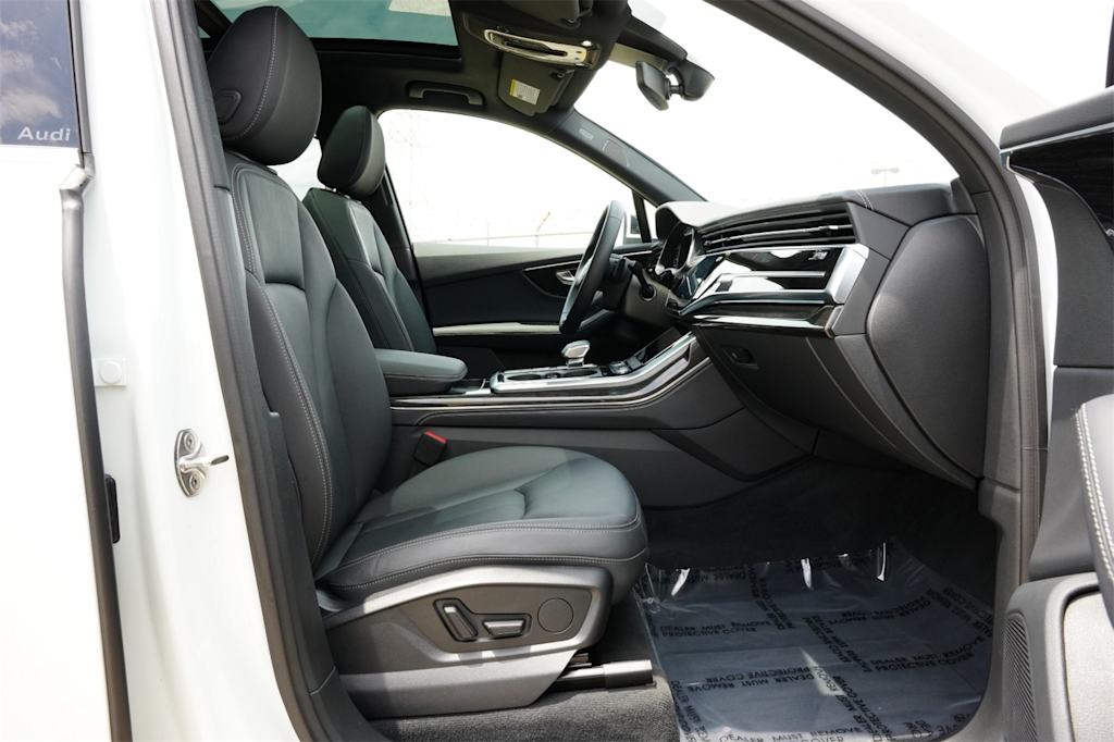 Thumbnail: 2025 Audi Q7 - 12