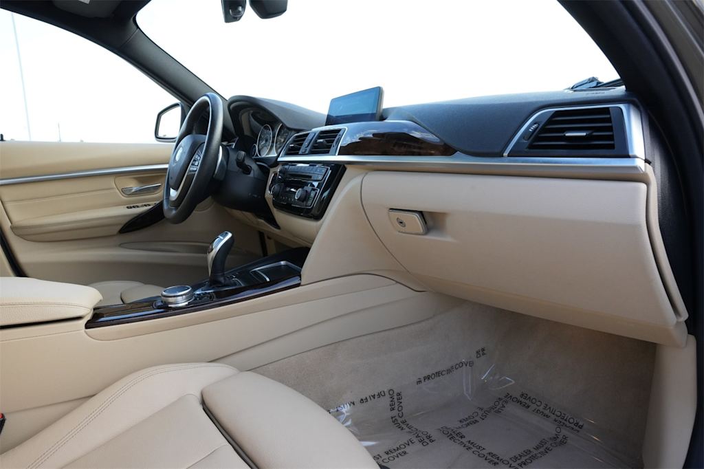 Thumbnail: 2016 BMW 3 Series - 13