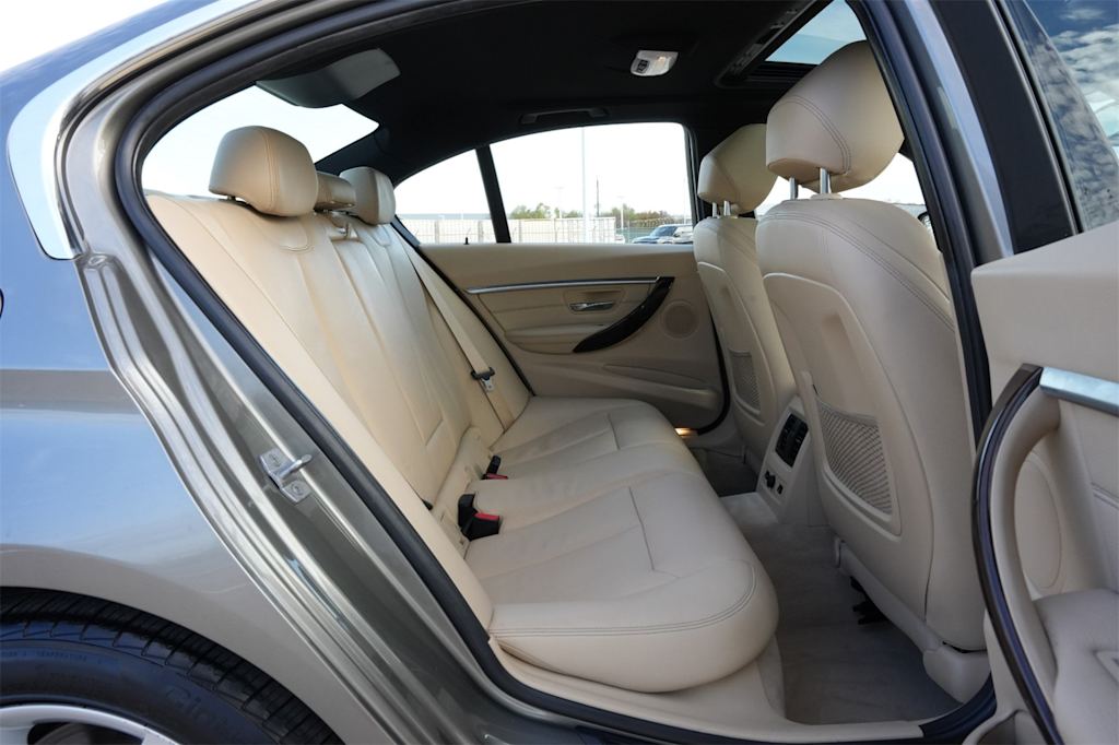 Thumbnail: 2016 BMW 3 Series - 24