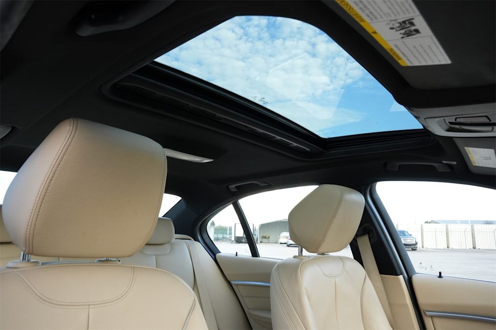 Thumbnail: 2016 BMW 3 Series - 25