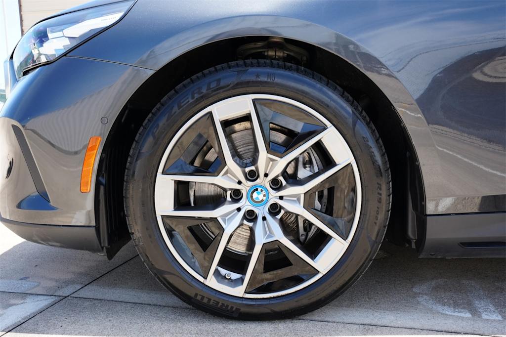 Thumbnail: 2024 BMW i5 - 8