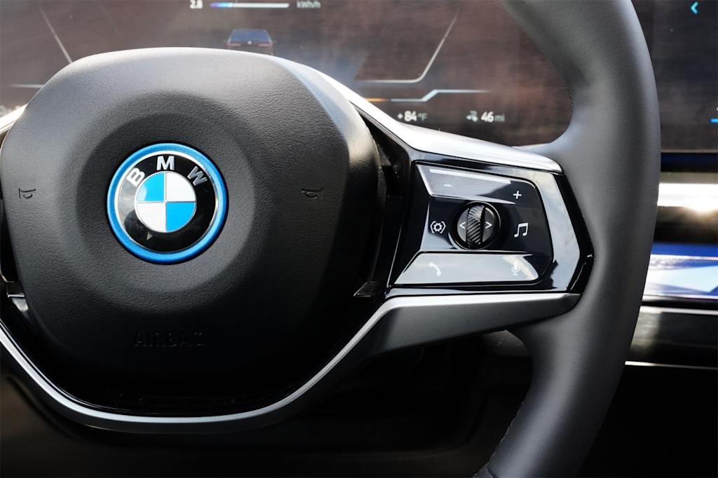 Thumbnail: 2024 BMW i5 - 24