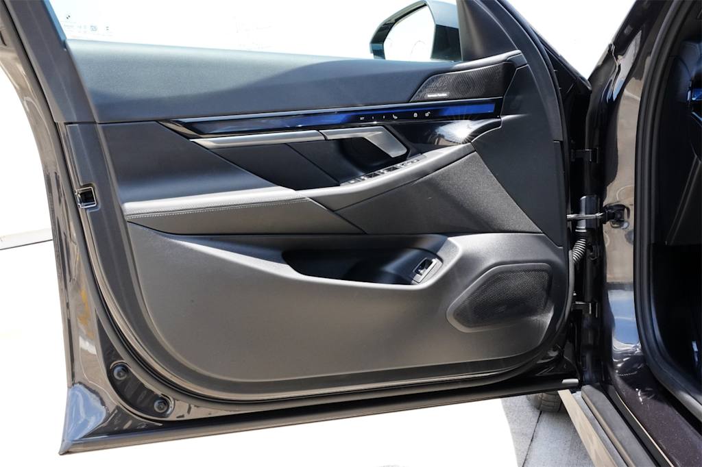 Thumbnail: 2024 BMW i5 - 25
