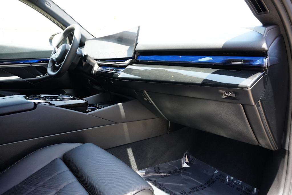 Thumbnail: 2024 BMW i5 - 27