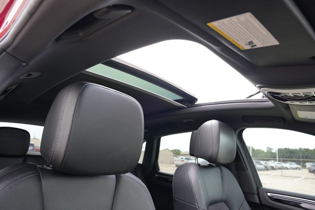 Thumbnail: 2019 Porsche Macan - 25