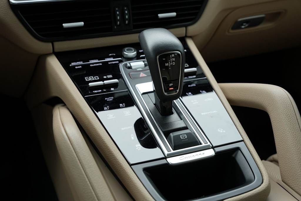 Thumbnail: 2023 Porsche Cayenne - 16