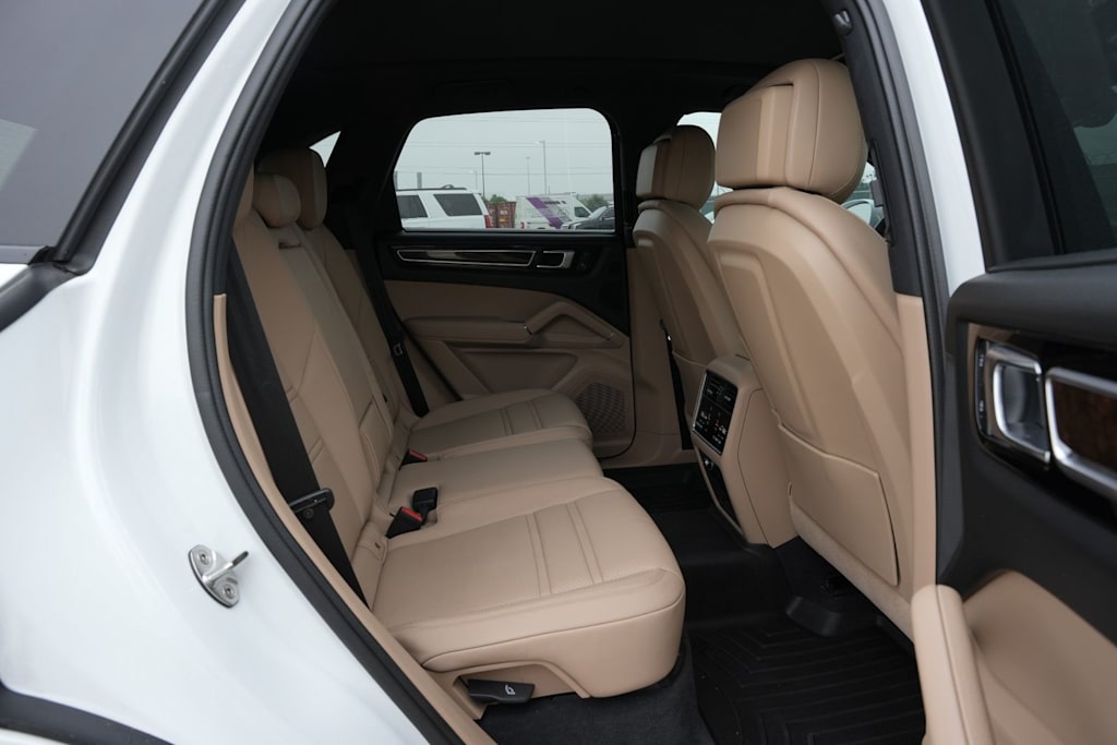 Thumbnail: 2023 Porsche Cayenne - 24