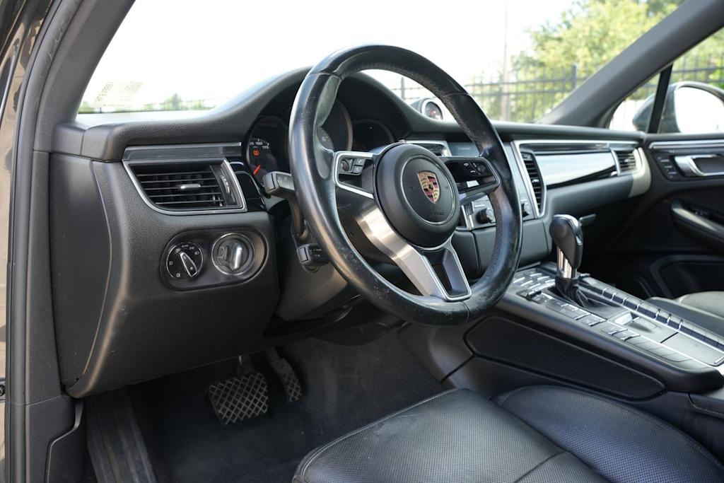 Thumbnail: 2017 Porsche Macan - 10