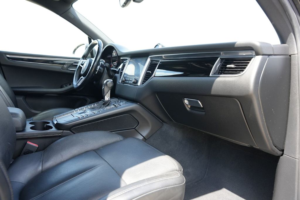 Thumbnail: 2017 Porsche Macan - 11