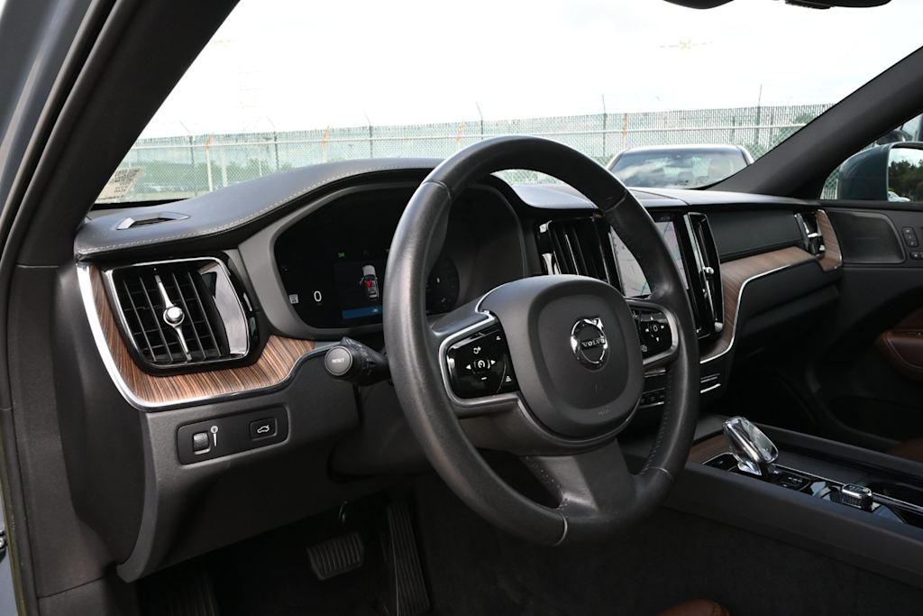 Thumbnail: 2022 Volvo XC60 - 13
