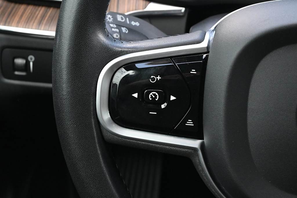 Thumbnail: 2022 Volvo XC60 - 22