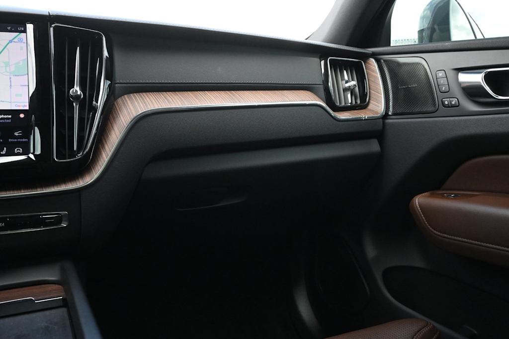 Thumbnail: 2022 Volvo XC60 - 21