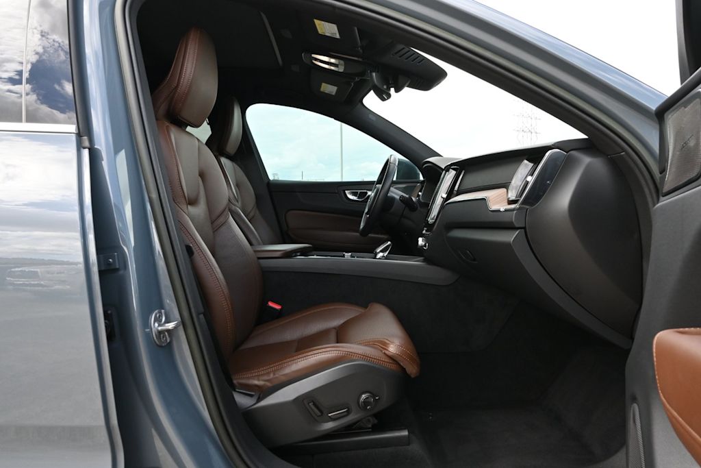 Thumbnail: 2022 Volvo XC60 - 11