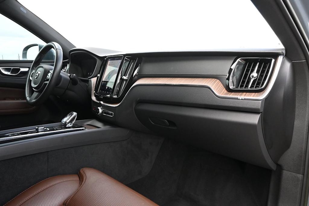 Thumbnail: 2022 Volvo XC60 - 14