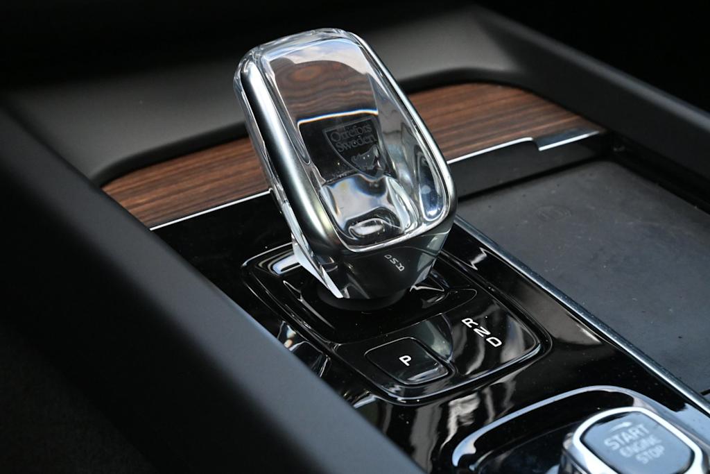 Thumbnail: 2022 Volvo XC60 - 16