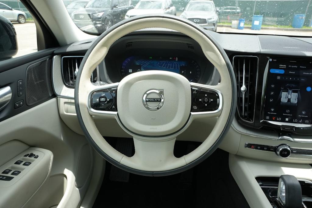 Thumbnail: 2025 Volvo XC60 - 12