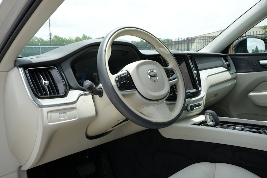 Thumbnail: 2025 Volvo XC60 - 13
