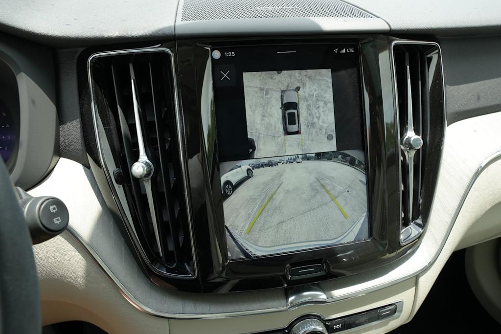 Thumbnail: 2025 Volvo XC60 - 22