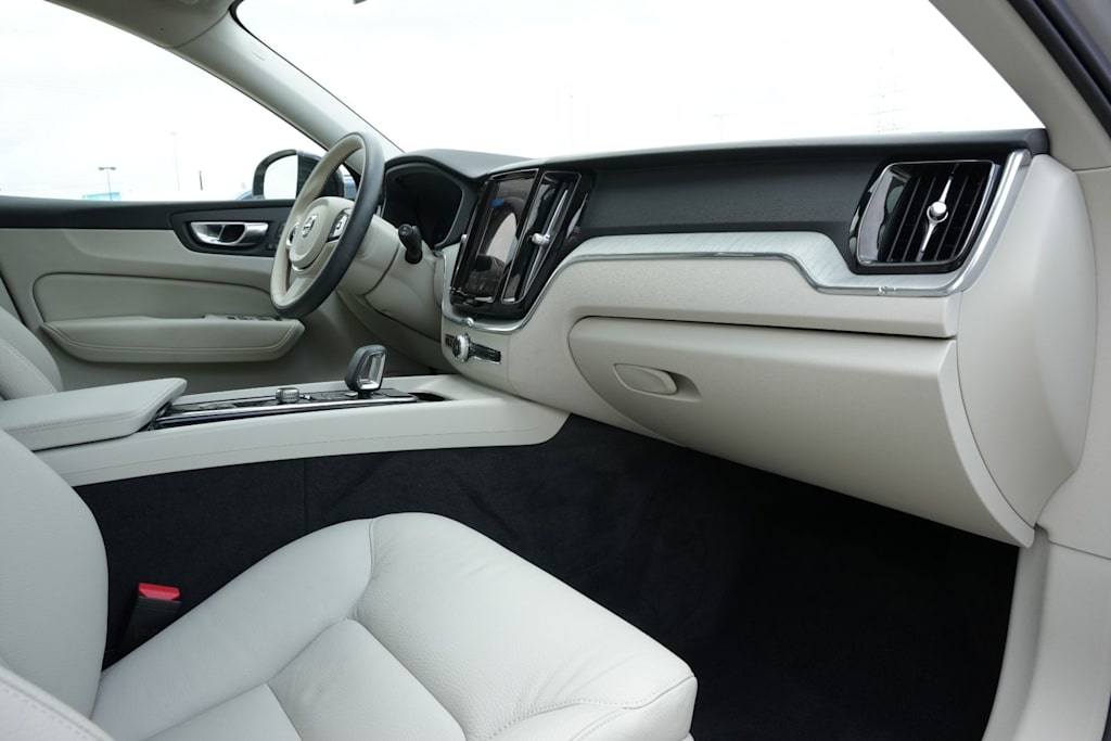 Thumbnail: 2025 Volvo XC60 - 25