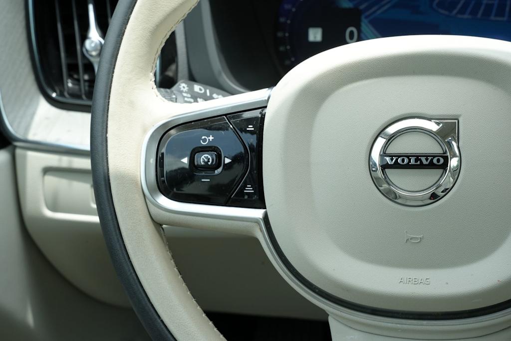 Thumbnail: 2025 Volvo XC60 - 20