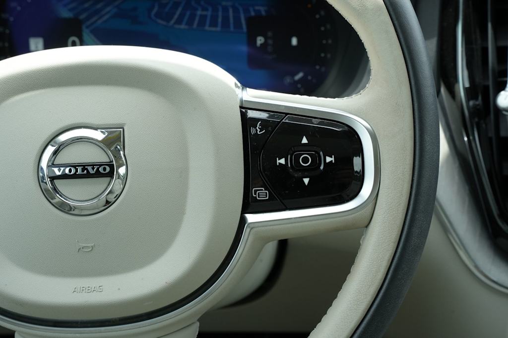 Thumbnail: 2025 Volvo XC60 - 21