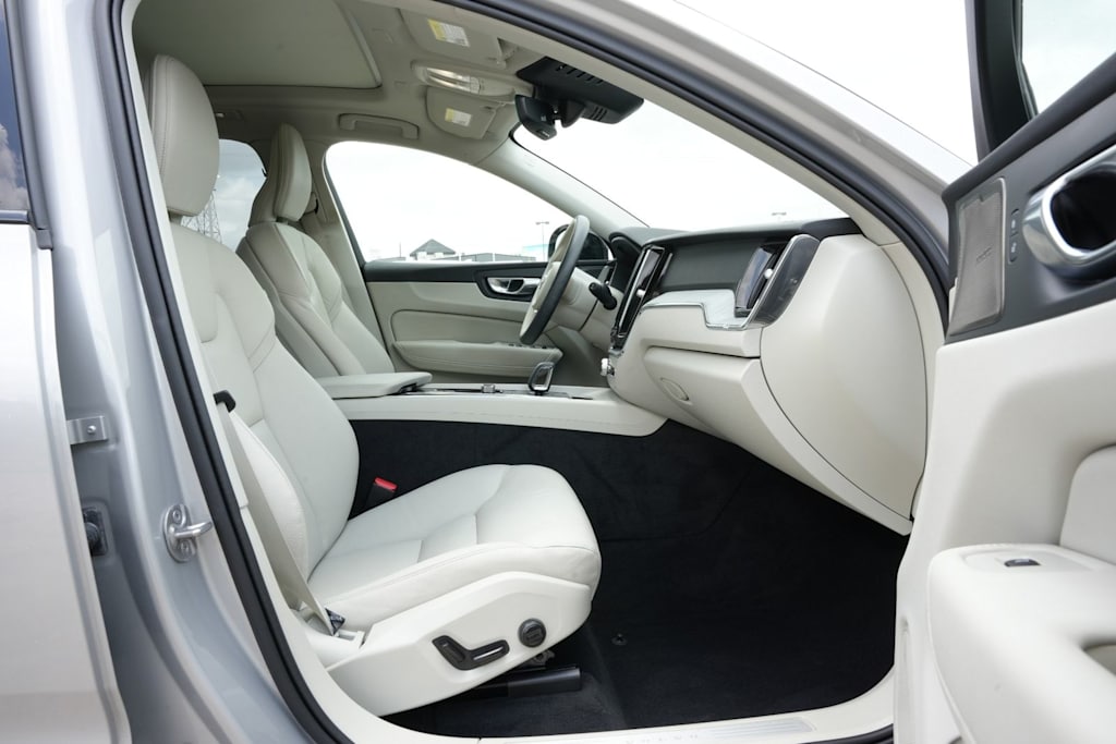 Thumbnail: 2025 Volvo XC60 - 10