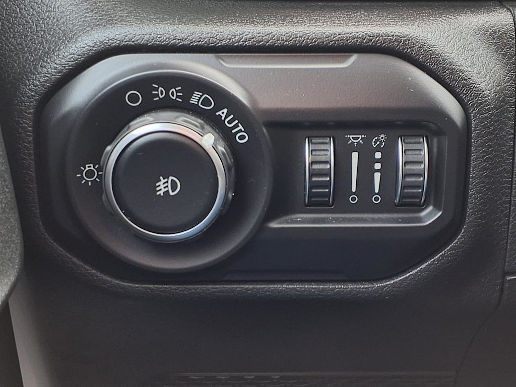 Thumbnail: 2018 Jeep Wrangler - 22