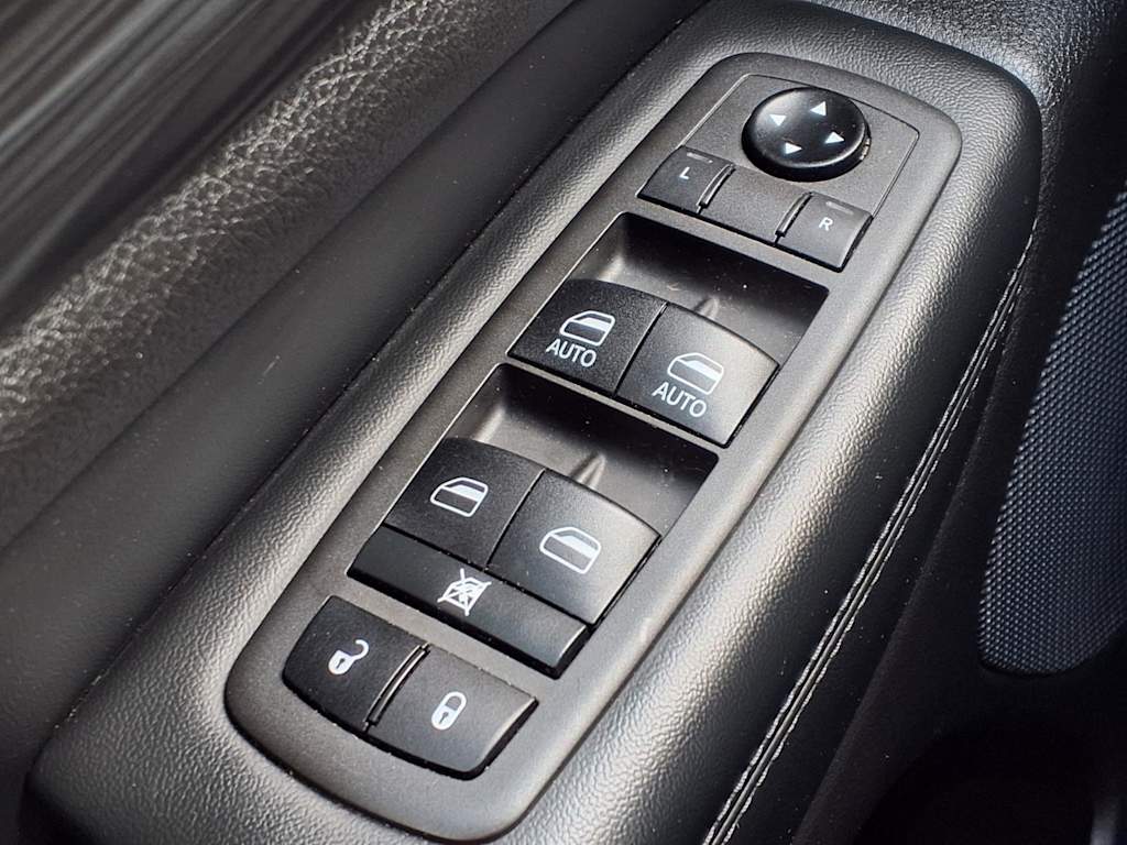 Thumbnail: 2021 Jeep Grand Cherokee - 24