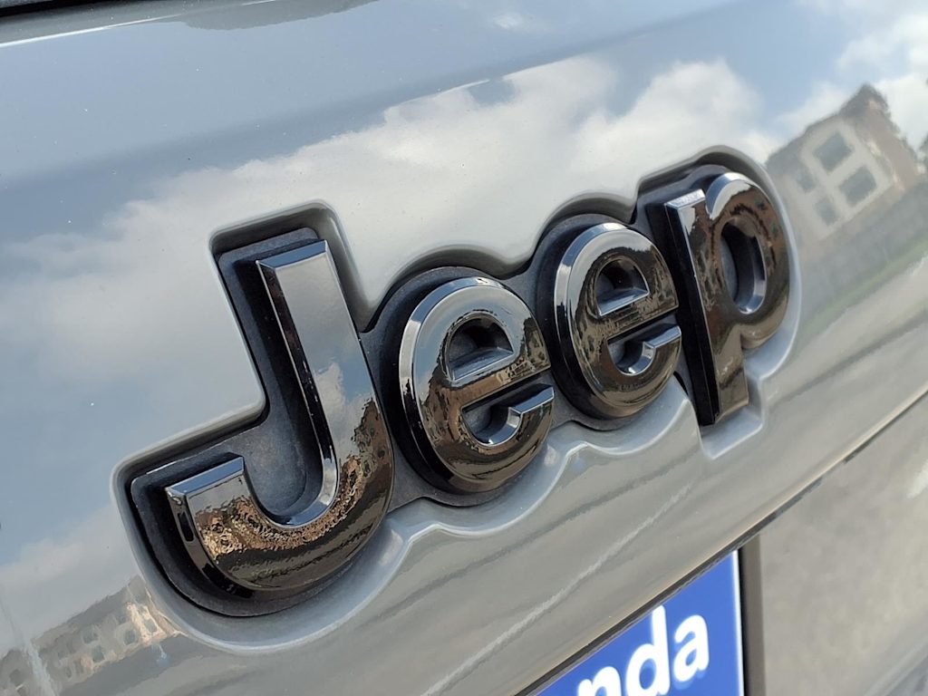 Thumbnail: 2021 Jeep Grand Cherokee - 7