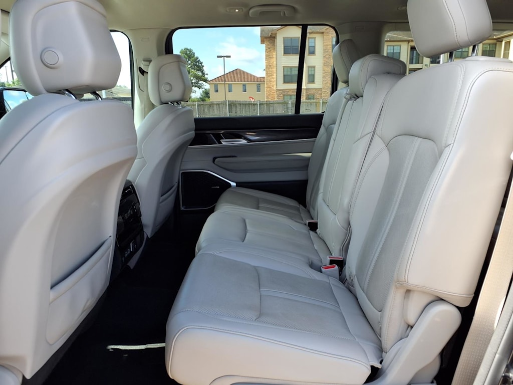 Thumbnail: 2024 Jeep Wagoneer - 16