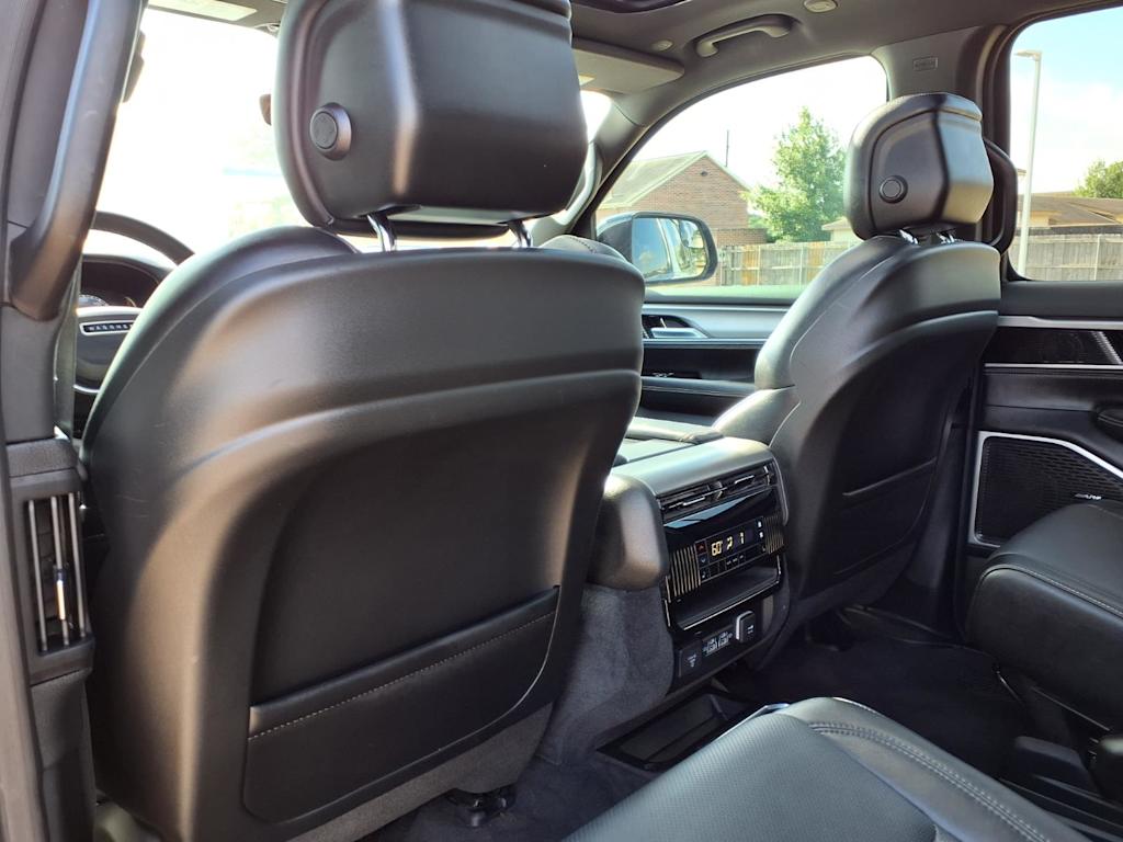 Thumbnail: 2024 Jeep Wagoneer - 12