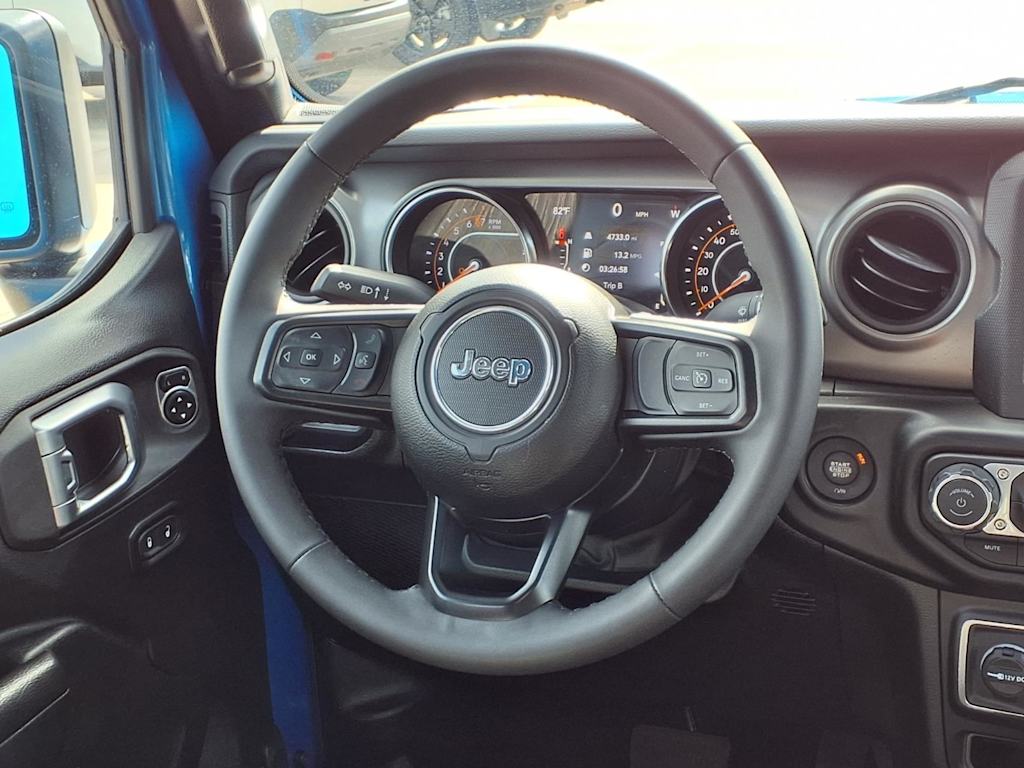 Thumbnail: 2023 Jeep Gladiator - 12
