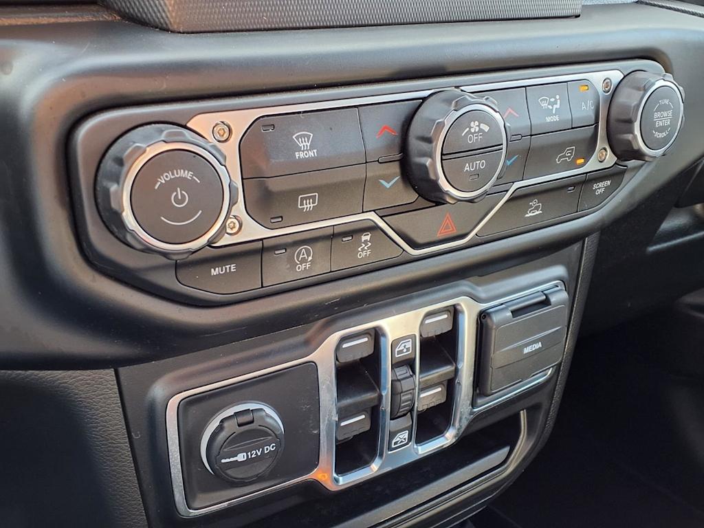 Thumbnail: 2023 Jeep Gladiator - 21