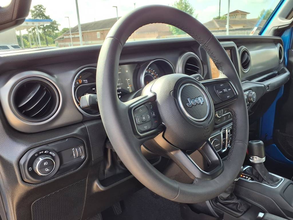Thumbnail: 2023 Jeep Gladiator - 2