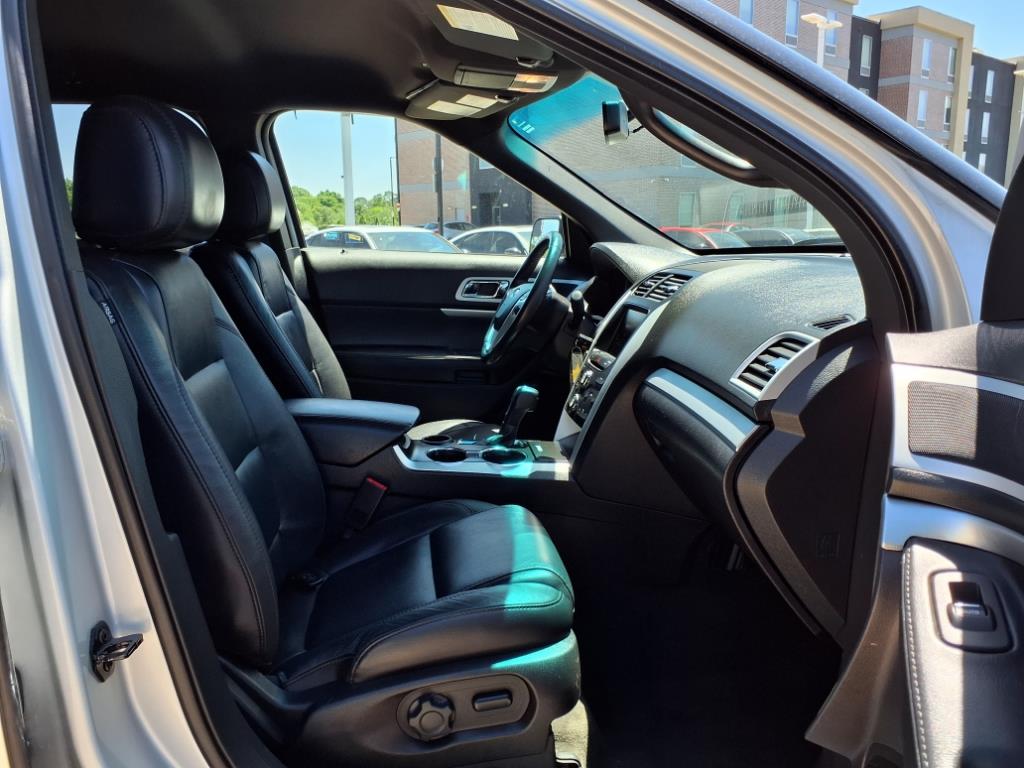 2015 Ford Explorer XLT 12