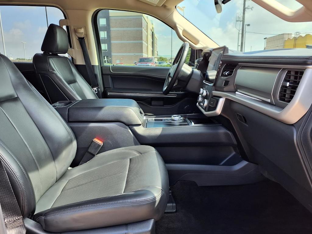 Thumbnail: 2022 Ford Expedition - 10