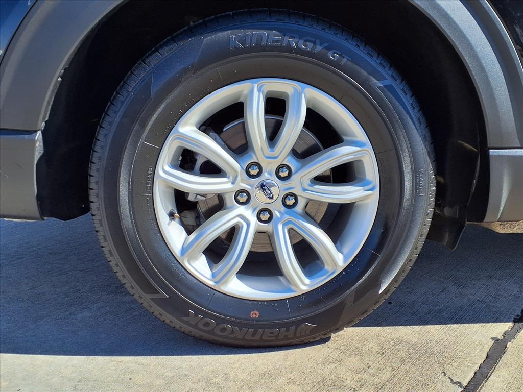 Thumbnail: 2021 Ford Explorer - 8