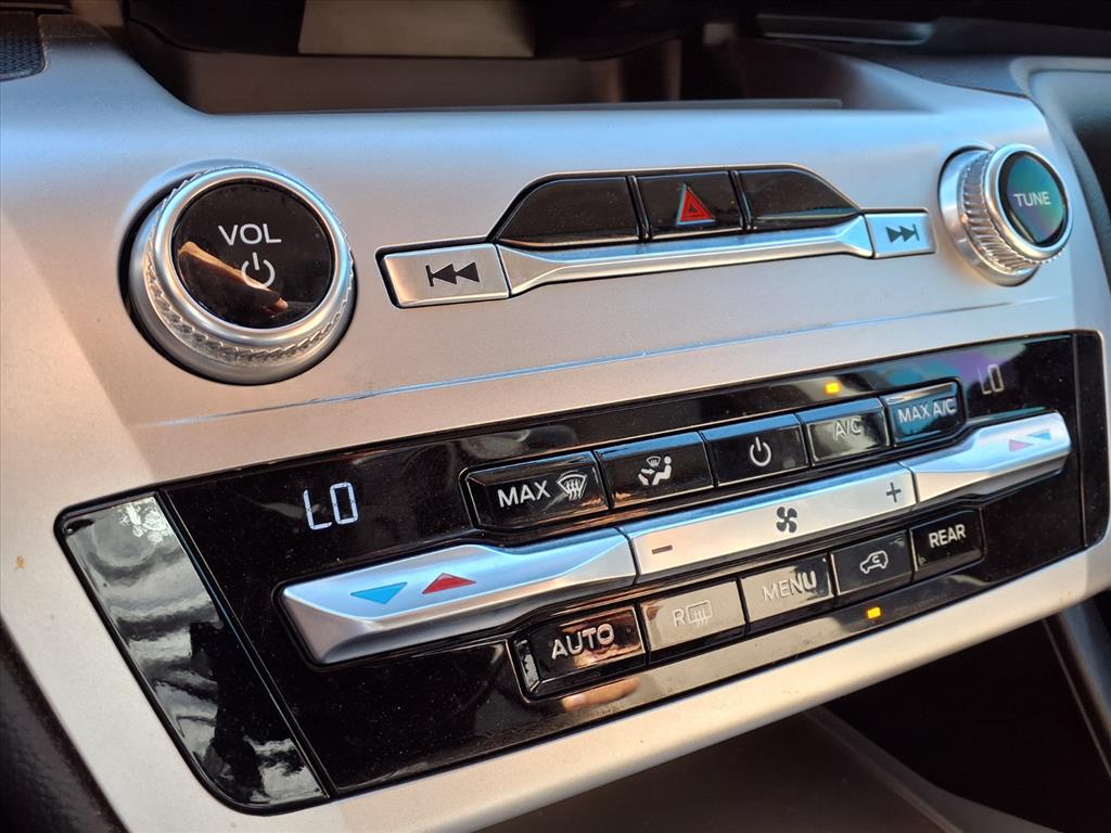 Thumbnail: 2021 Ford Explorer - 24