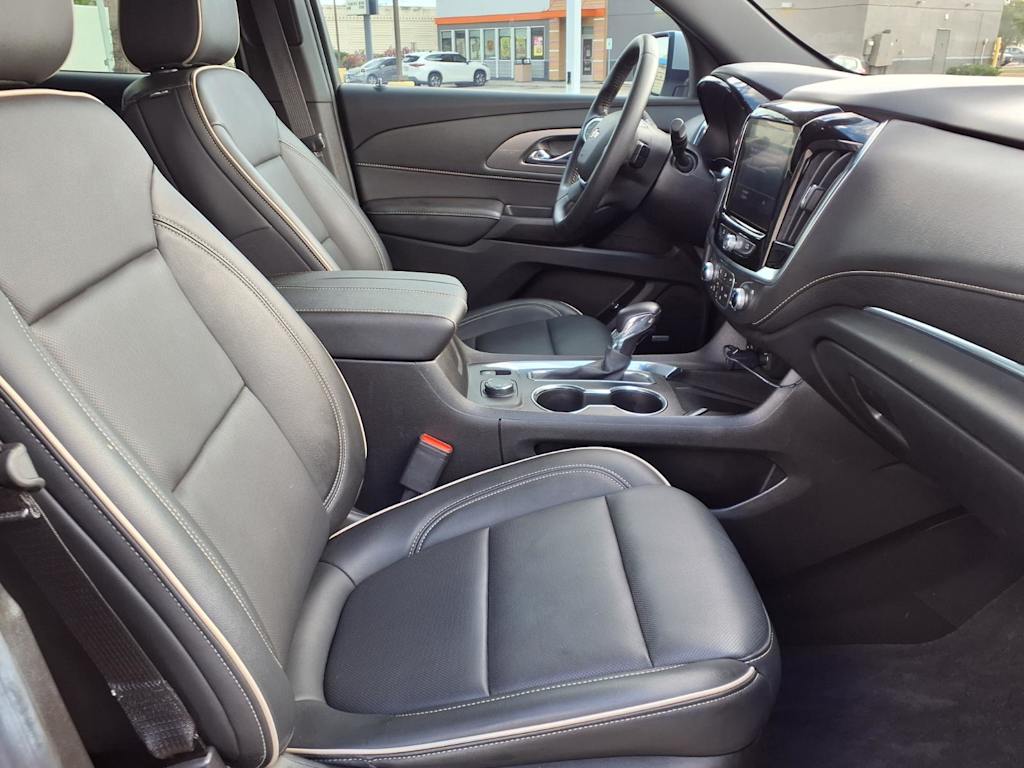 Thumbnail: 2022 Chevrolet Traverse - 20