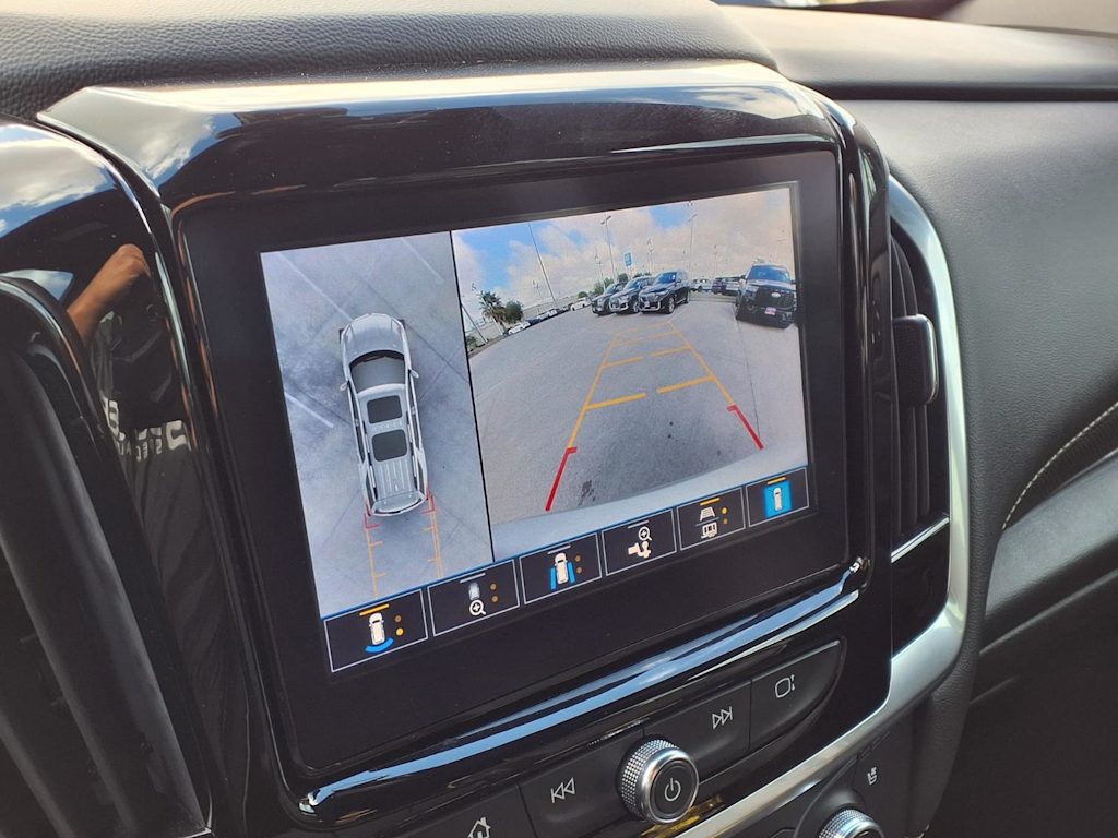Thumbnail: 2022 Chevrolet Traverse - 21