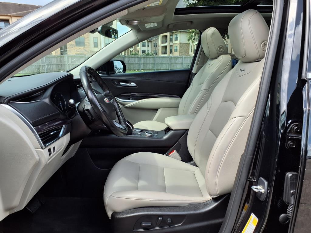 Thumbnail: 2021 Cadillac XT4 - 11