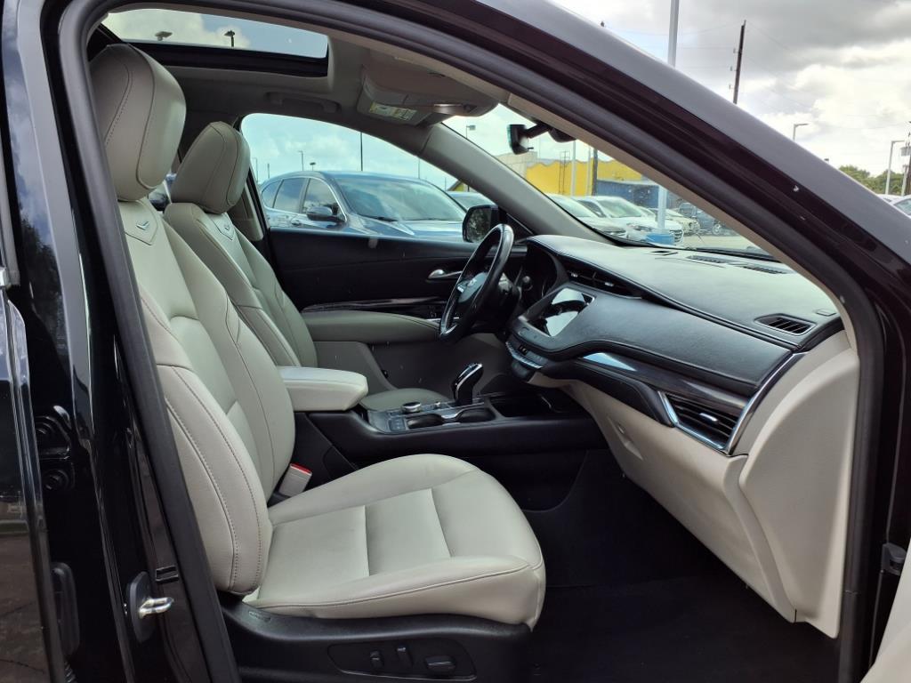 Thumbnail: 2021 Cadillac XT4 - 12