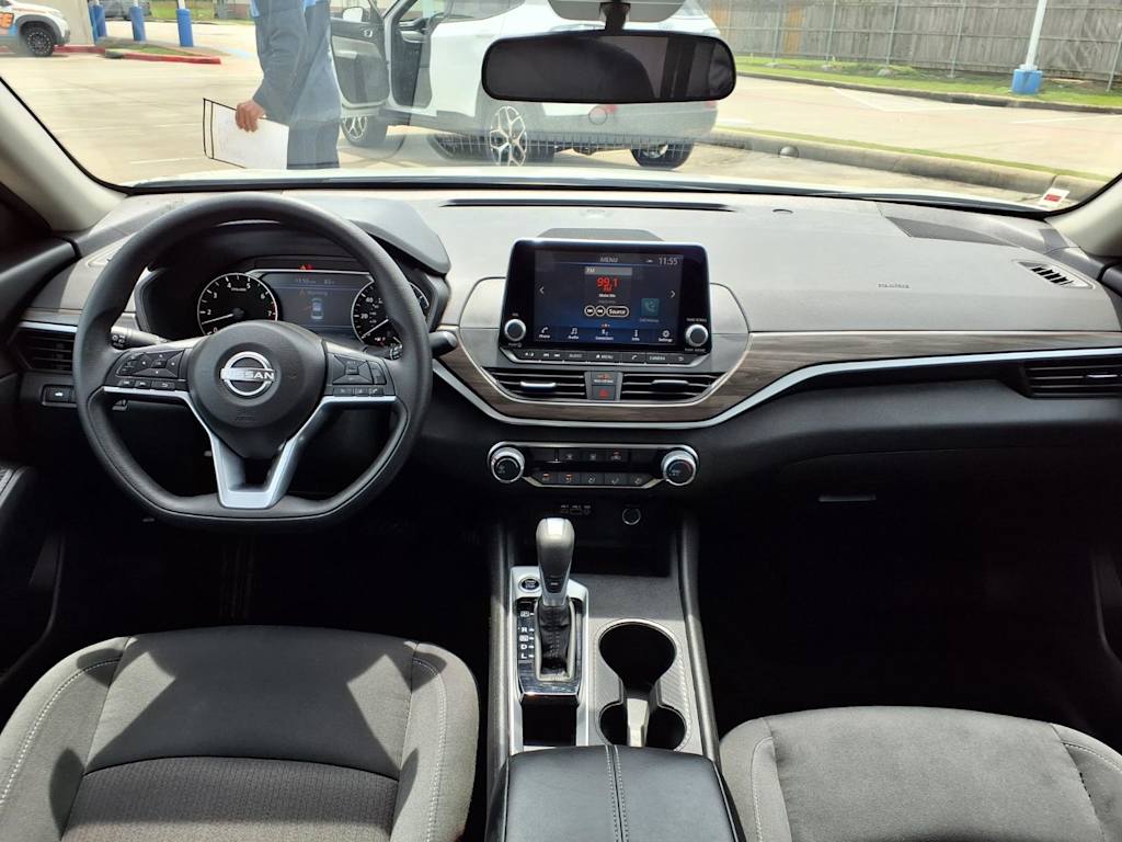 Thumbnail: 2025 Nissan Altima - 9